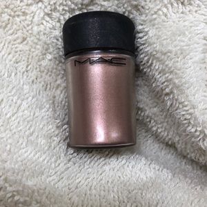 MAC Cosmetics loose pigment in Gold Stroke